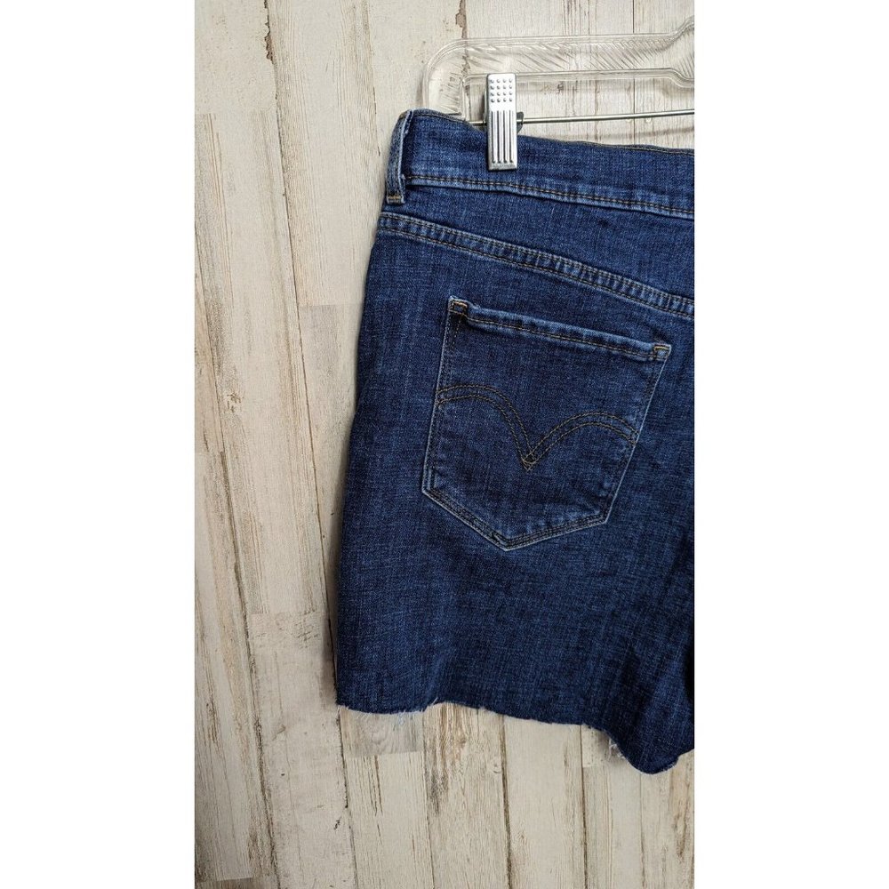 LEVI'S women's Classic Shorts Sz 30 Denim - Picture 7 of 8